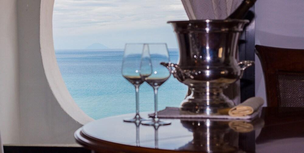 Hotel Ristorante Le Clarisse Amantea Bagian luar foto