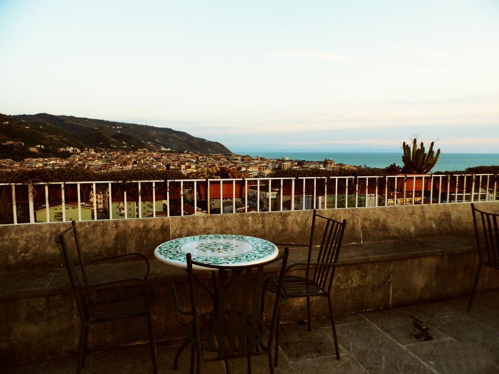 Hotel Ristorante Le Clarisse Amantea Bagian luar foto
